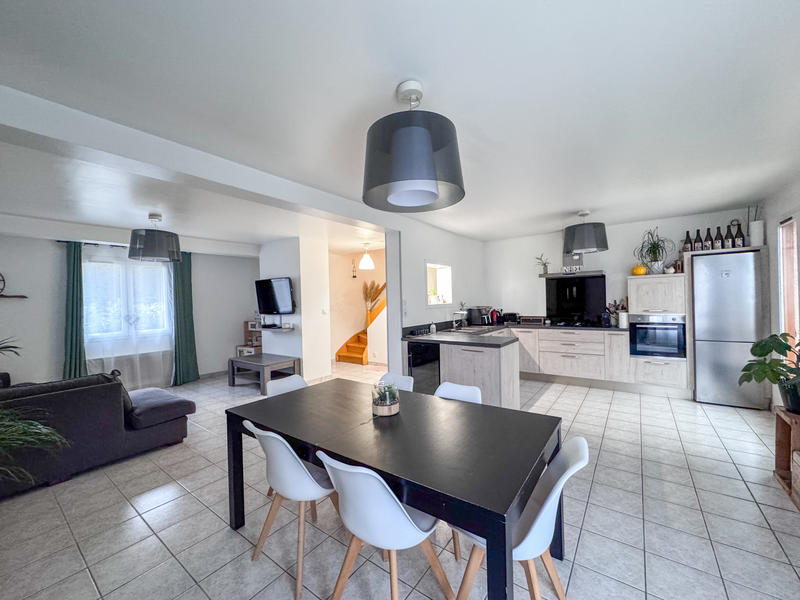 Maison - 104 m² - 4 pièces