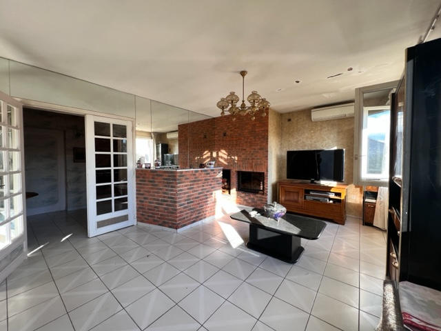 Maison - 210 m² - 11 pièces