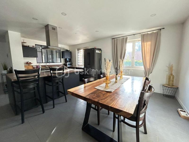 Maison traditionnelle - 173 m² - 5 pièces