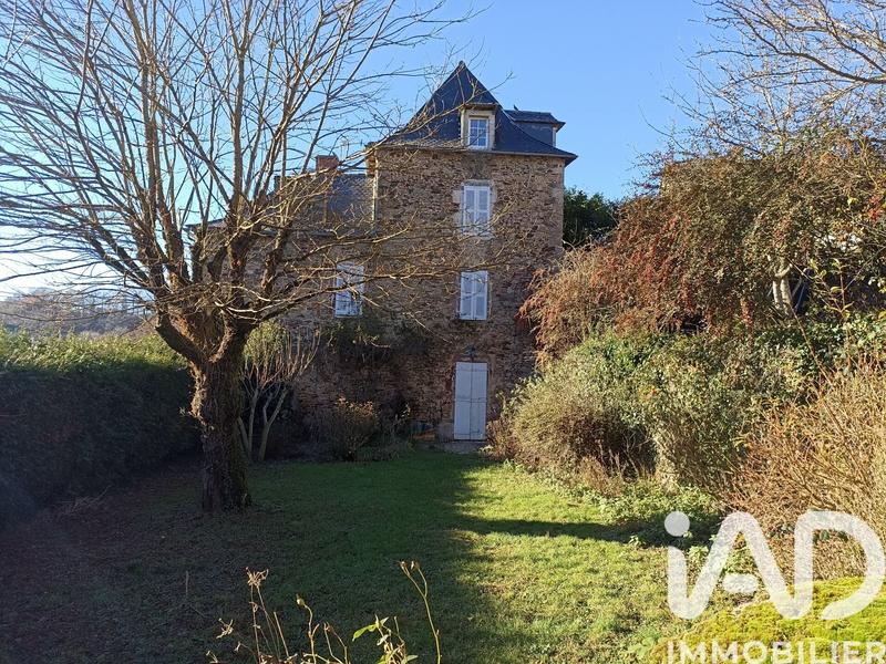 Maison - 330 m² - 6 pièces