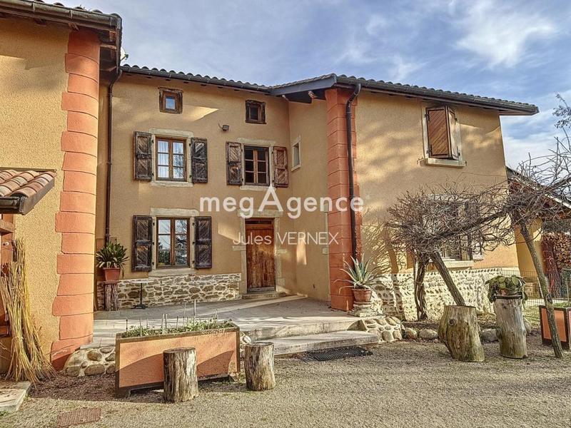 Maison traditionnelle - 243 m² - 6 pièces