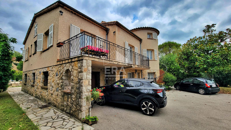 Maison - 270 m² - 8 pièces