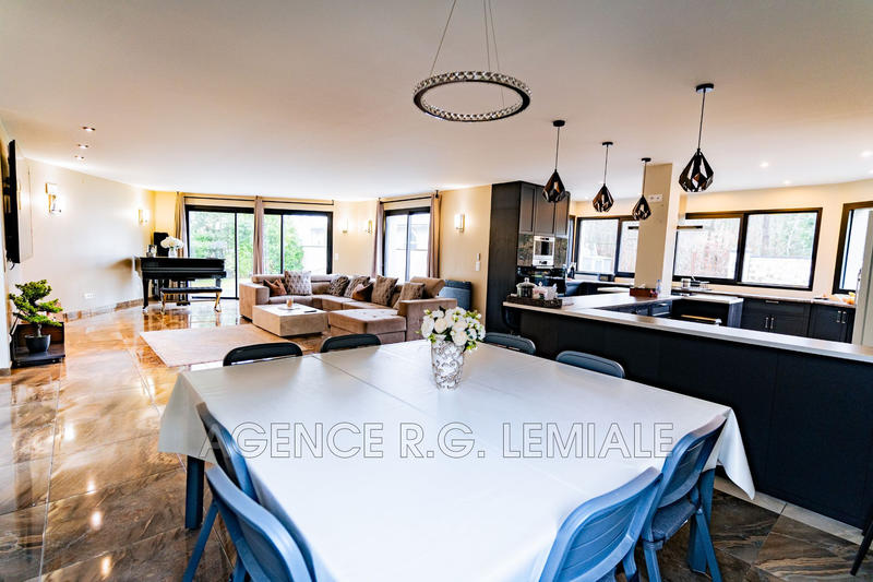 Maison - 190 m² - 10 pièces