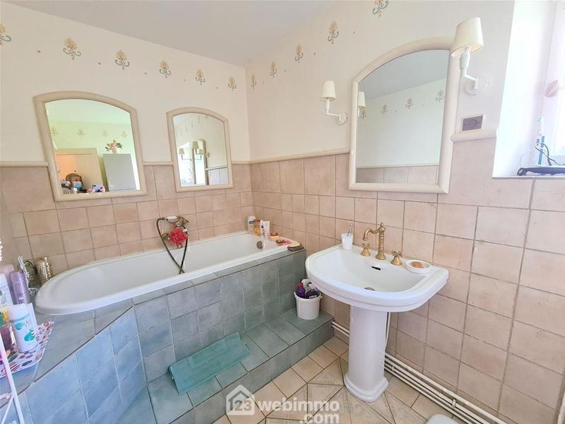 Maison - 192 m² - 7 pièces