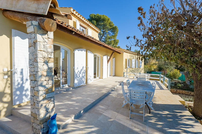 Maison - 205 m² - 9 pièces