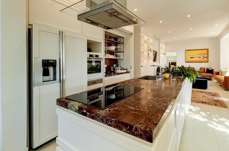 Maison - 211 m² - 8 pièces