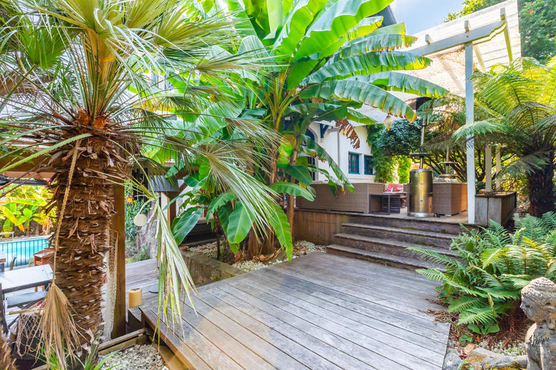 Maison - 300 m² - 10 pièces