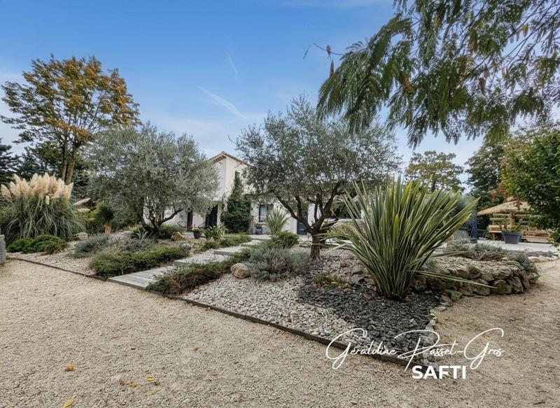 Maison - 200 m² - 6 pièces