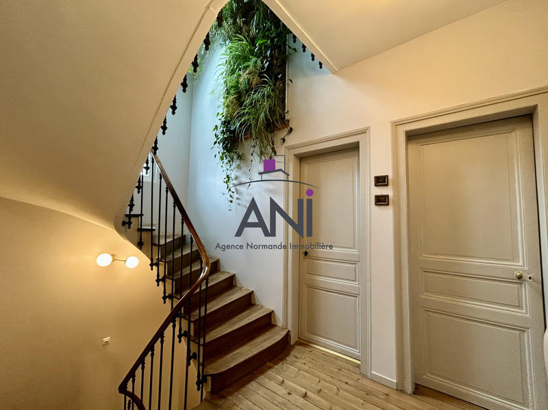 Maison - 205 m² - 9 pièces