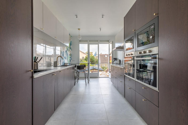 Maison - 300 m² - 15 pièces