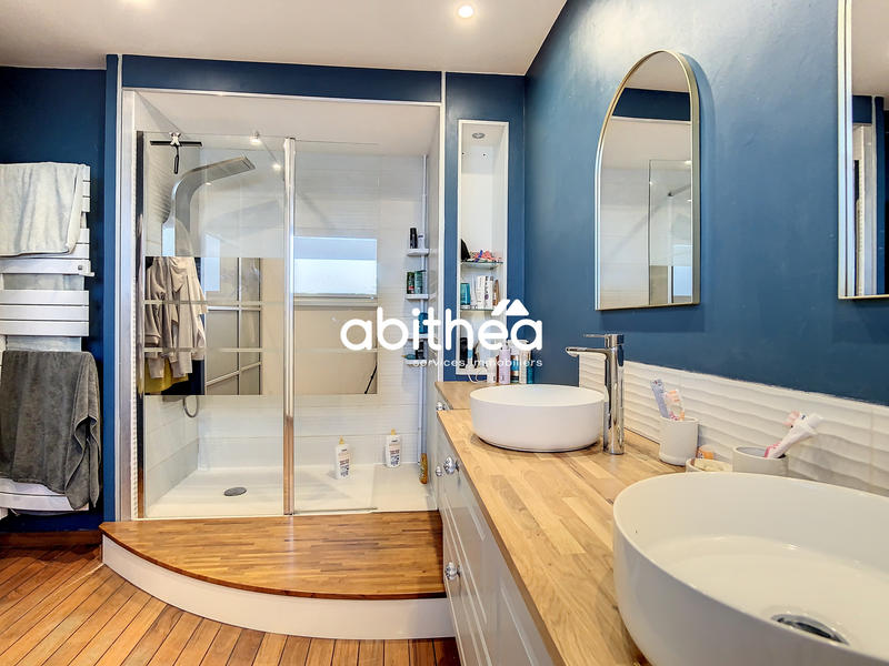 Maison - 335 m² - 9 pièces