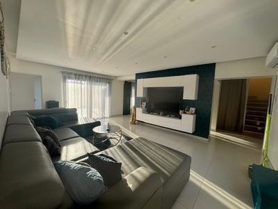 Maison - 225 m² - 10 pièces