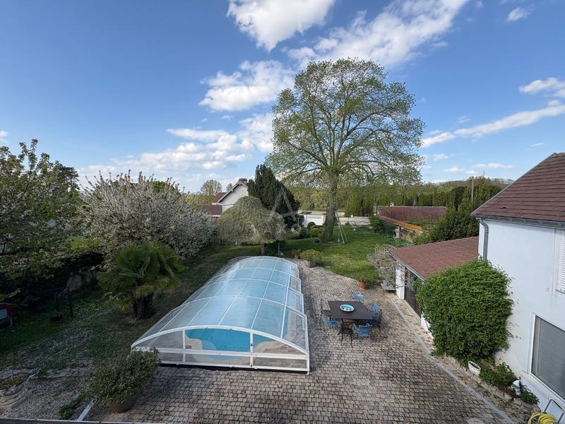 Maison - 263 m² - 10 pièces