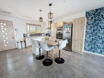 Maison - 98 m² - 4 pièces