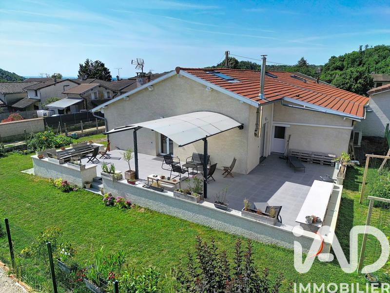 Maison - 255 m² - 7 pièces