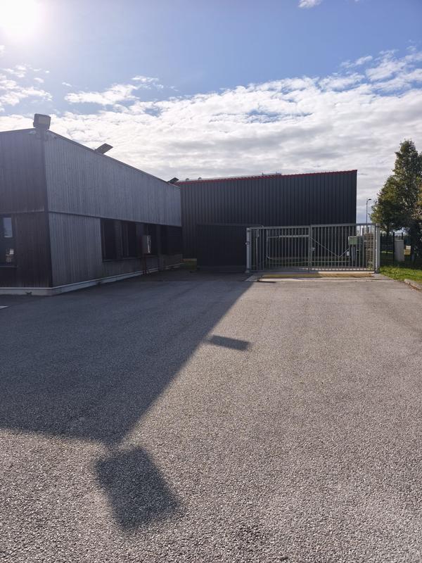 Local d'activités - 357 m²