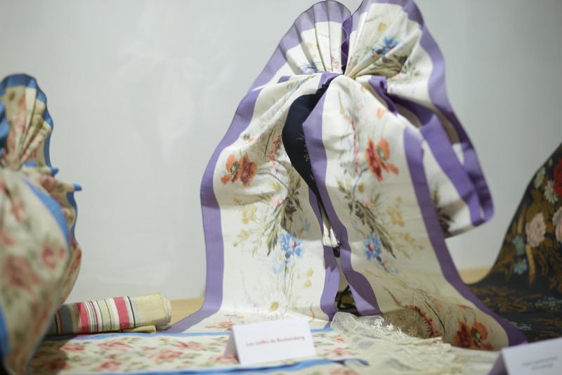 Atelier : apprendre à nouer une coiffe alsacienne