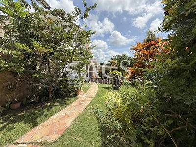 Propriété - 350 m² - 10 pièces