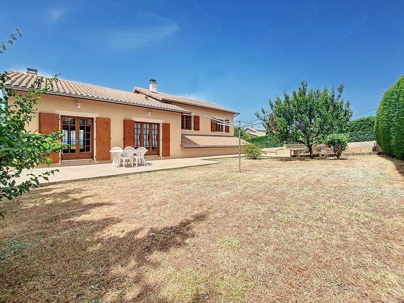 Maison - 271 m² - 5 pièces