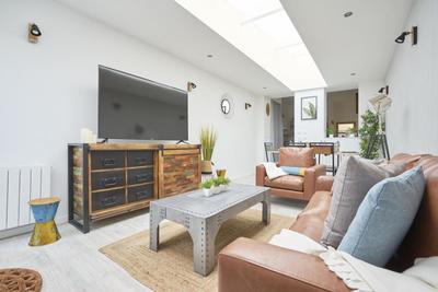 Maison - 99 m² - 6 pièces