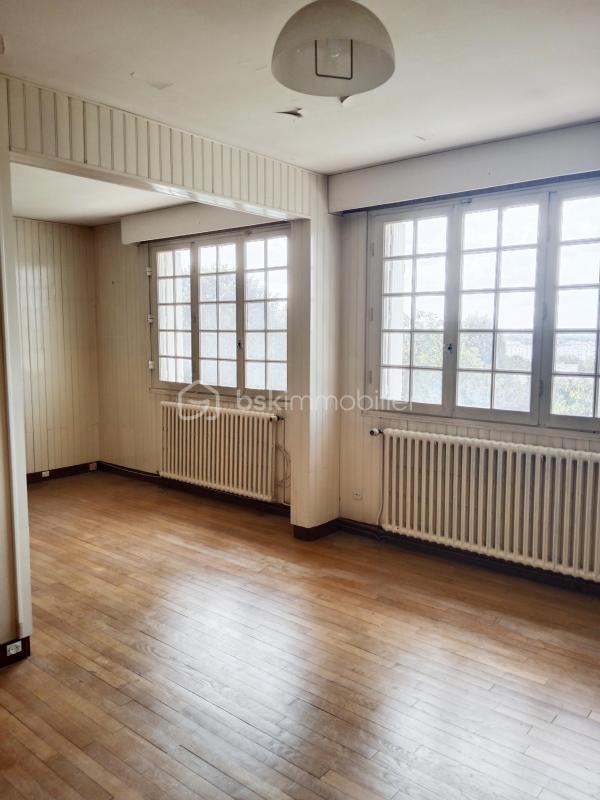 Maison traditionnelle - 177 m² - 8 pièces