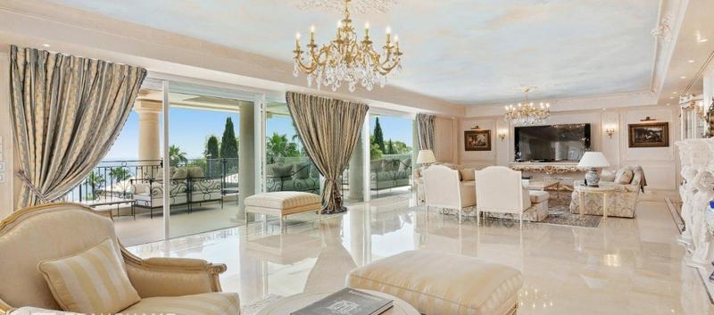 Villa - 1 000 m² - 18 pièces