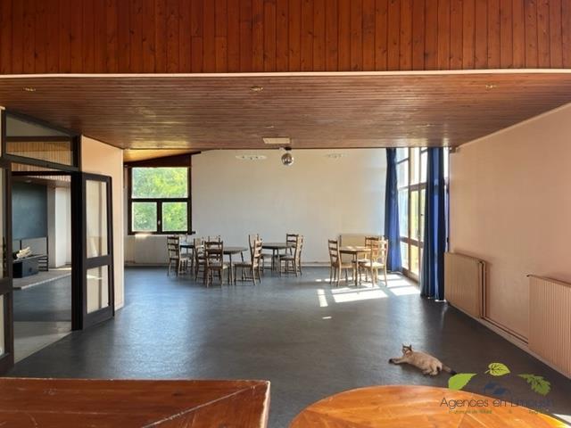 Propriété - 900 m² - 13 pièces