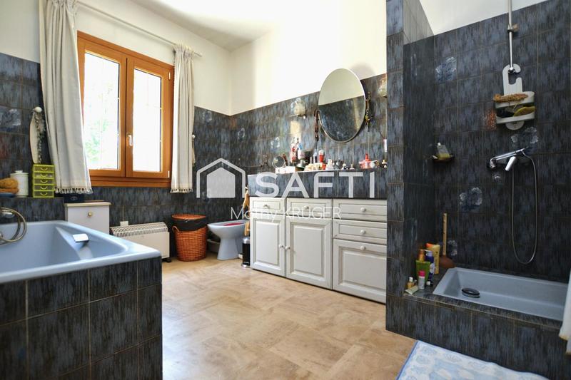 Maison - 221 m² - 7 pièces