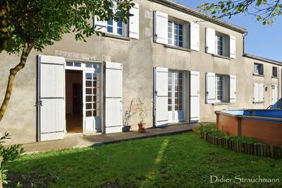 Maison - 220 m² - 6 pièces