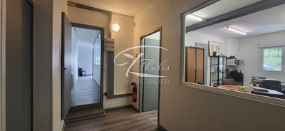 Entrepôt - 1 200 m²