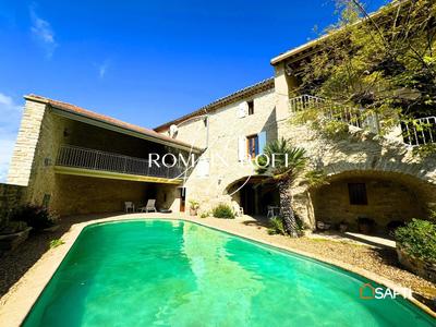 Maison - 283 m² - 12 pièces