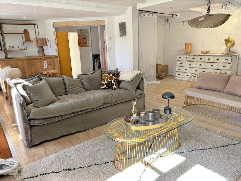 Maison - 270 m² - 7 pièces