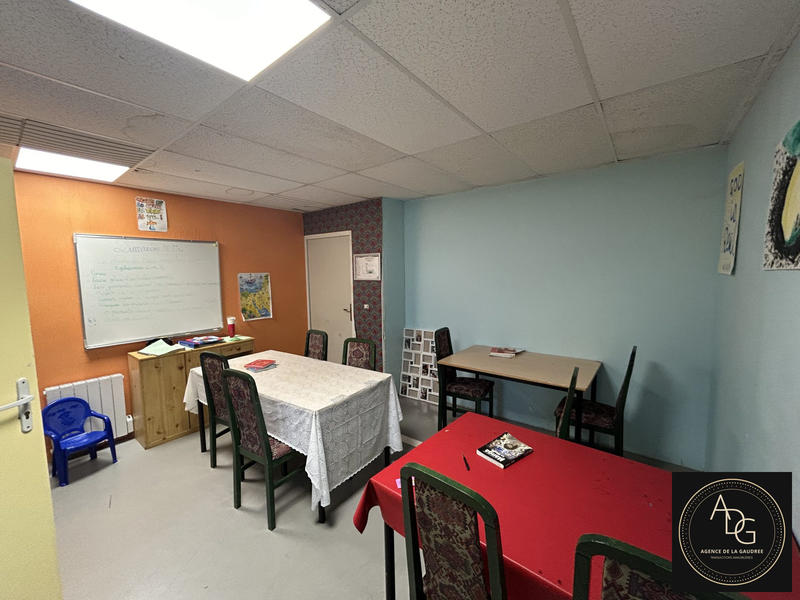 Local d'activités - 100 m² - 4 pièces