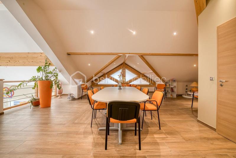 Propriété - 751 m² - 11 pièces
