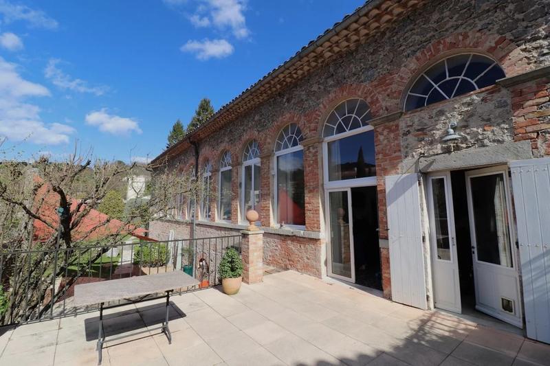 Propriété - 238 m² - 7 pièces