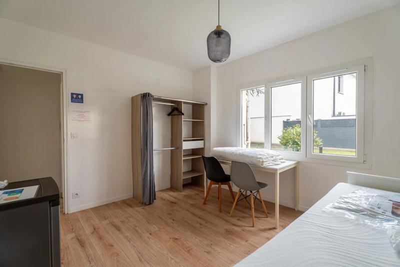 Maison - 220 m² - 10 pièces