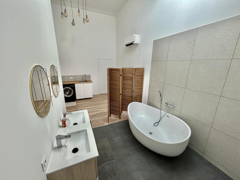 Maison - 239 m² - 5 pièces