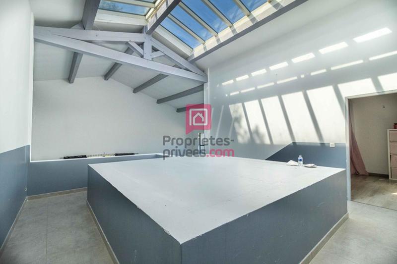 Maison - 240 m² - 9 pièces