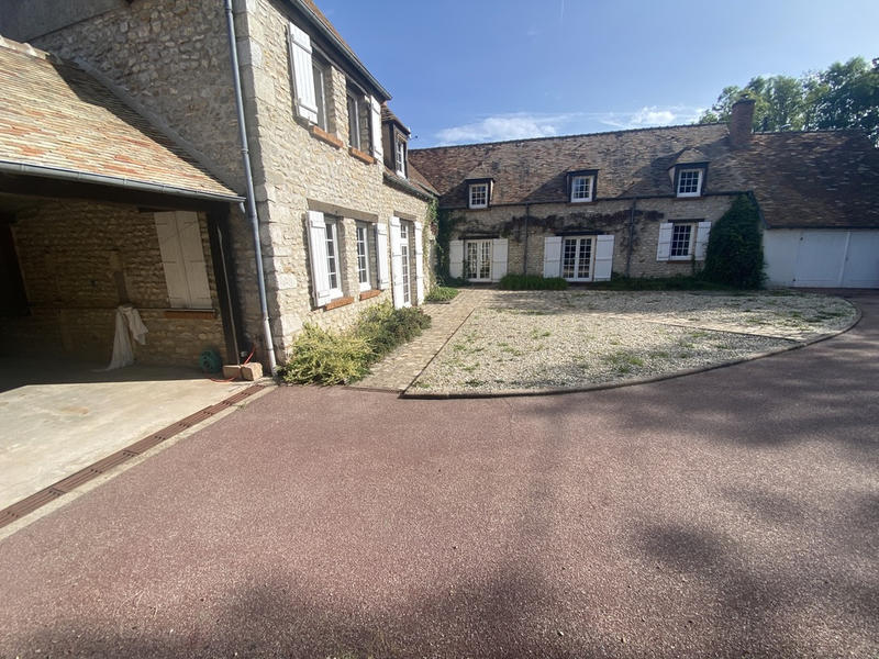 Maison - 300 m² - 8 pièces
