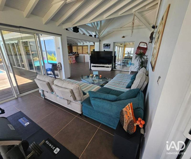 Maison - 121 m² - 8 pièces