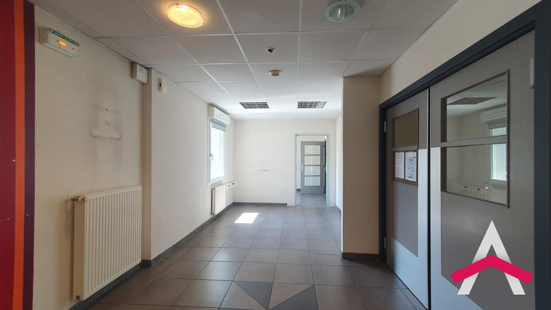 Local d'activités - 468 m²