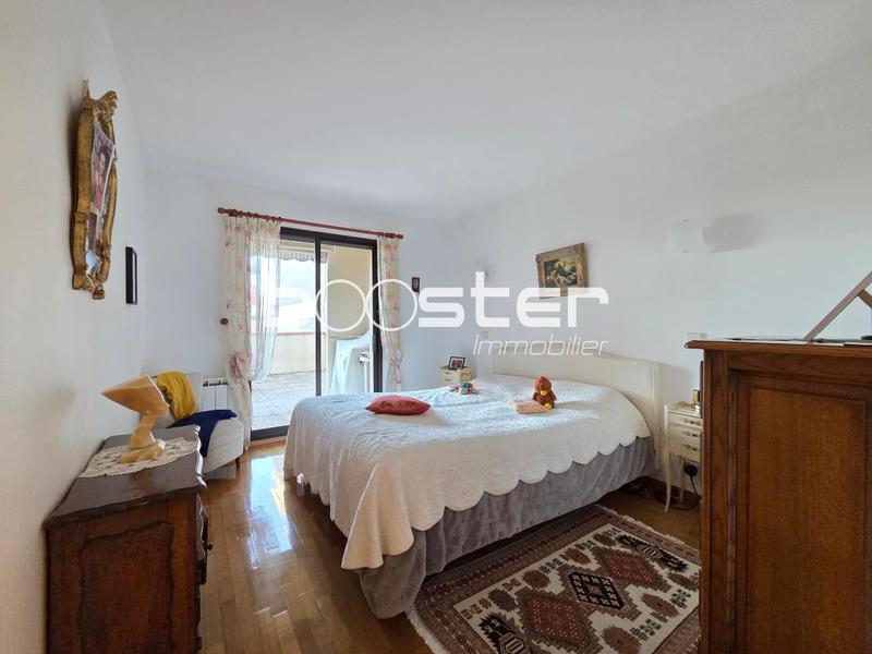 Appartement ancien - 104 m² - 4 pièces