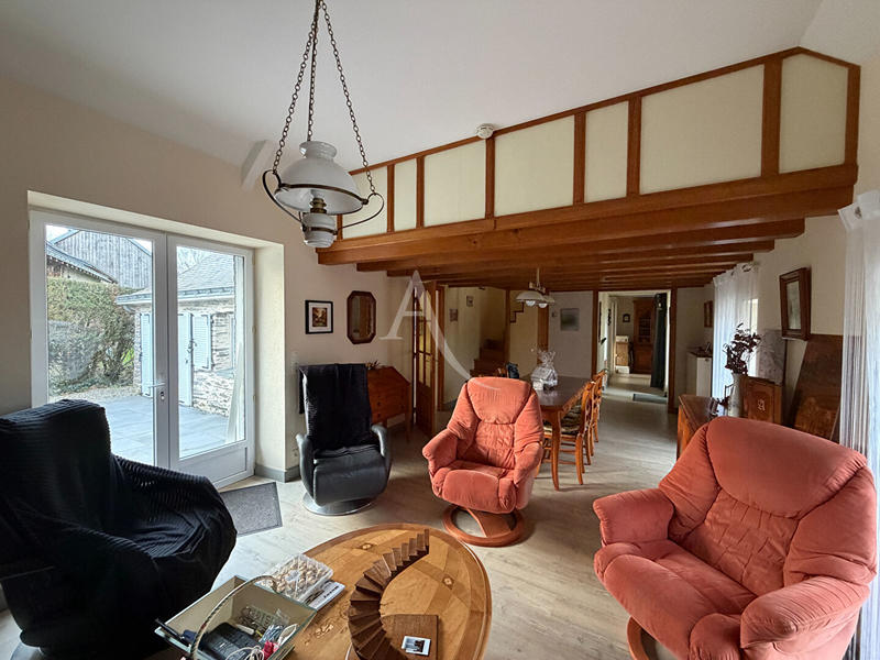 Maison - 104 m² - 6 pièces