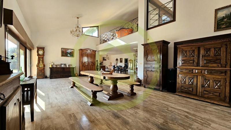 Maison de domaine - 604 m² - 14 pièces