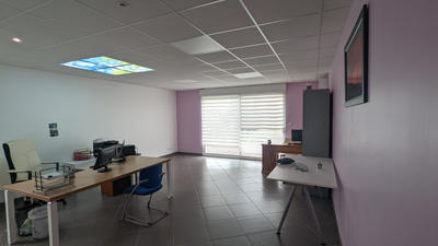 Local commercial - 200 m² - 5 pièces