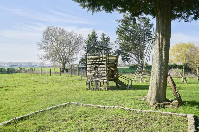 Maison - 274 m² - 5 pièces