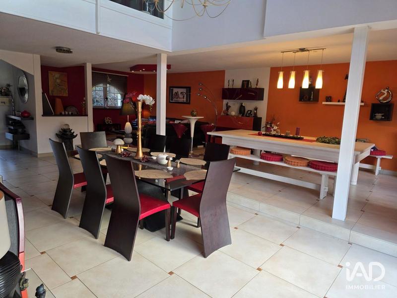 Maison - 360 m² - 9 pièces