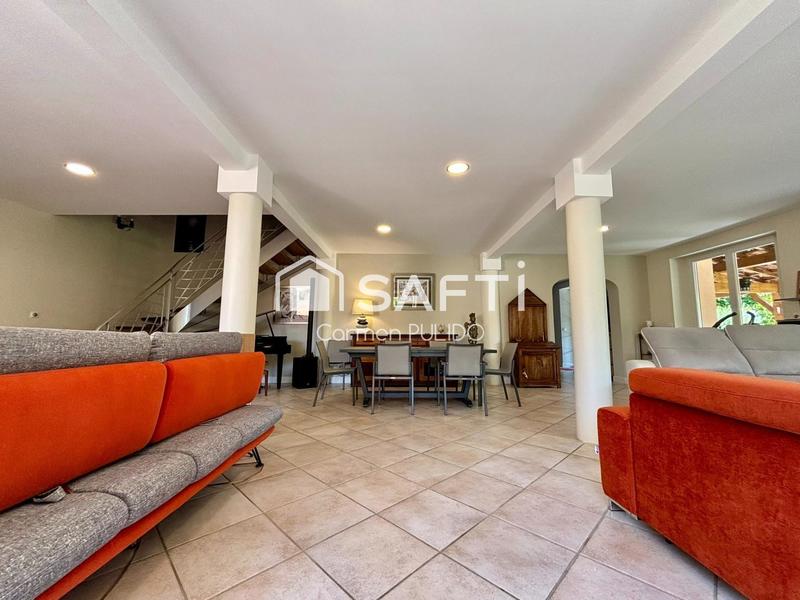 Maison - 200 m² - 6 pièces