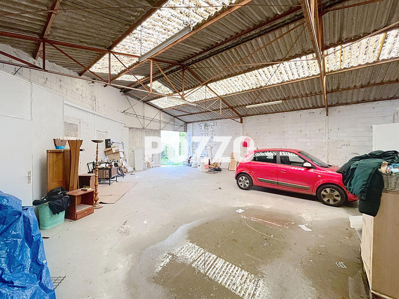 Local d'activité / Entrepôt - 250 m² - 6 pièces