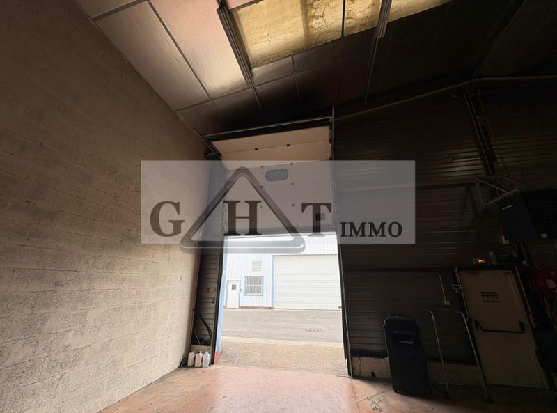 Entrepôt - 6 699 m²